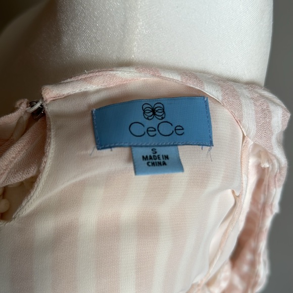 CeCe Off the Shoulder Ruffle Top Blush and White Size Small - Picture 5 of 6